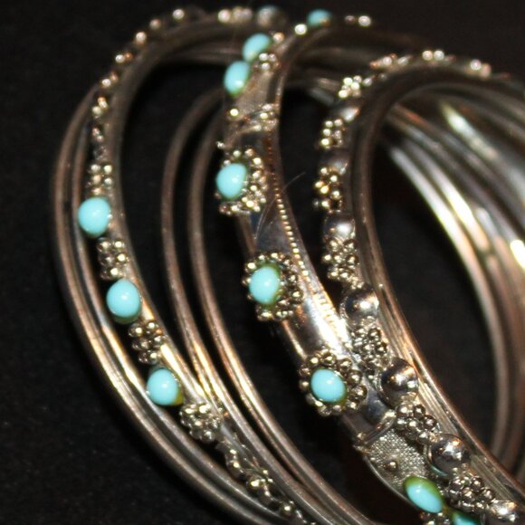 Set of 8 Bangle Bracelets with Faux Turquoise plus Puffy Heart Earrings - Picture 3 of 4
